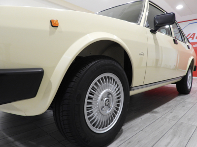 ALFA ROMEO ALFETTA 2.0 L (1981) 8