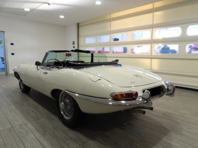 JAGUAR E-TYPE 4.2 ROADSTER (1968) 3