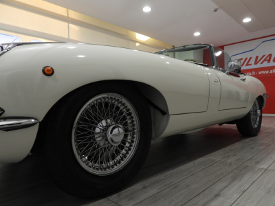 JAGUAR E-TYPE 4.2 ROADSTER (1968) 9