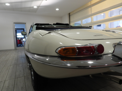 JAGUAR E-TYPE 4.2 ROADSTER (1968) 13