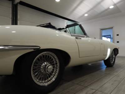 JAGUAR E-TYPE 4.2 ROADSTER (1968) 15