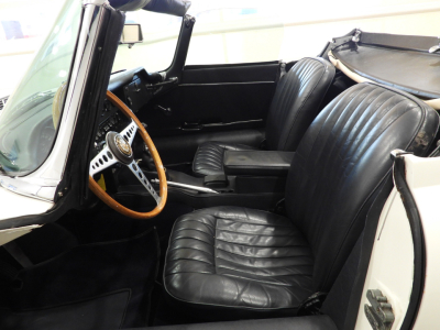 JAGUAR E-TYPE 4.2 ROADSTER (1968) 18