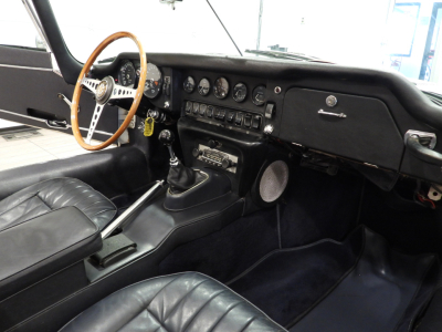 JAGUAR E-TYPE 4.2 ROADSTER (1968) 28