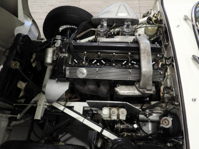 JAGUAR E-TYPE 4.2 ROADSTER (1968) 35