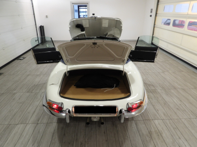 JAGUAR E-TYPE 4.2 ROADSTER (1968) 44