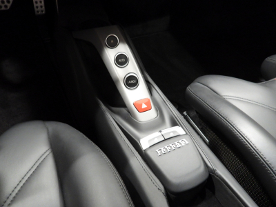 FERRARI 488 GTB (2016) 25