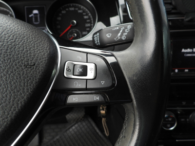 VOLKSWAGEN GOLF VII 1.6 TDI HIGHLINE 110CV DSG (2015) 14
