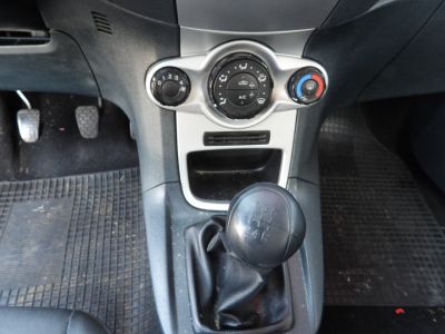 FORD FIESTA 1.4 TDCI 70CV PLUS (2012) 17