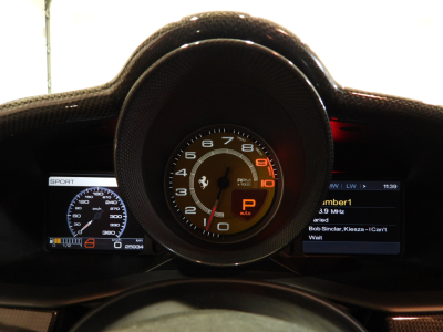 FERRARI 458 SPECIALE (2014) 24