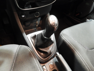 RENAULT CLIO 5P 0.9 TCE COSTUME NATIONAL (2015) 25