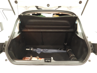 RENAULT CLIO 5P 0.9 TCE COSTUME NATIONAL (2015) 28