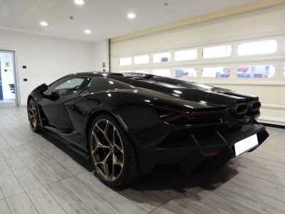LAMBORGHINI REVUELTO 6.5 V12 HPEV (2024) 3