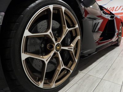LAMBORGHINI REVUELTO 6.5 V12 HPEV (2024) 9