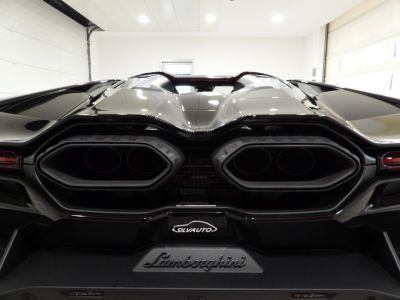 LAMBORGHINI REVUELTO 6.5 V12 HPEV (2024) 14