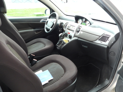 LANCIA YPSILON 1.4 8V ORO ECOCHIC GPL 69CV (2010) 22