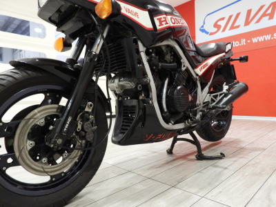 HONDA VF1000 F 16V (1984) 14