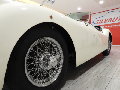 JAGUAR XK 120 3.4 LITRE O.T.S. (1954) 10