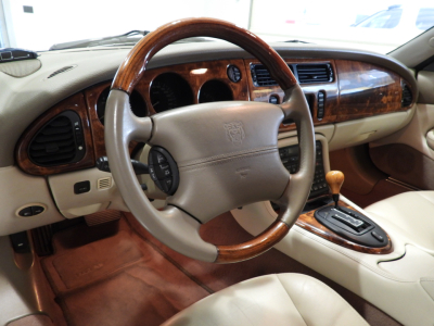 JAGUAR XK8 COUPE’ 4.0 V8 (2002) 21