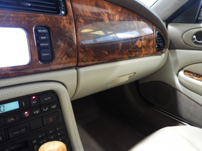 JAGUAR XK8 COUPE’ 4.0 V8 (2002) 26