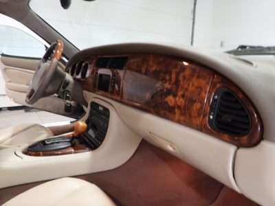 JAGUAR XK8 COUPE’ 4.0 V8 (2002) 32
