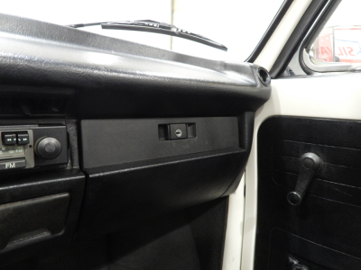 VOLKSWAGEN MAGGIOLONE CABRIOLET 1303 15D11 (1979) 25